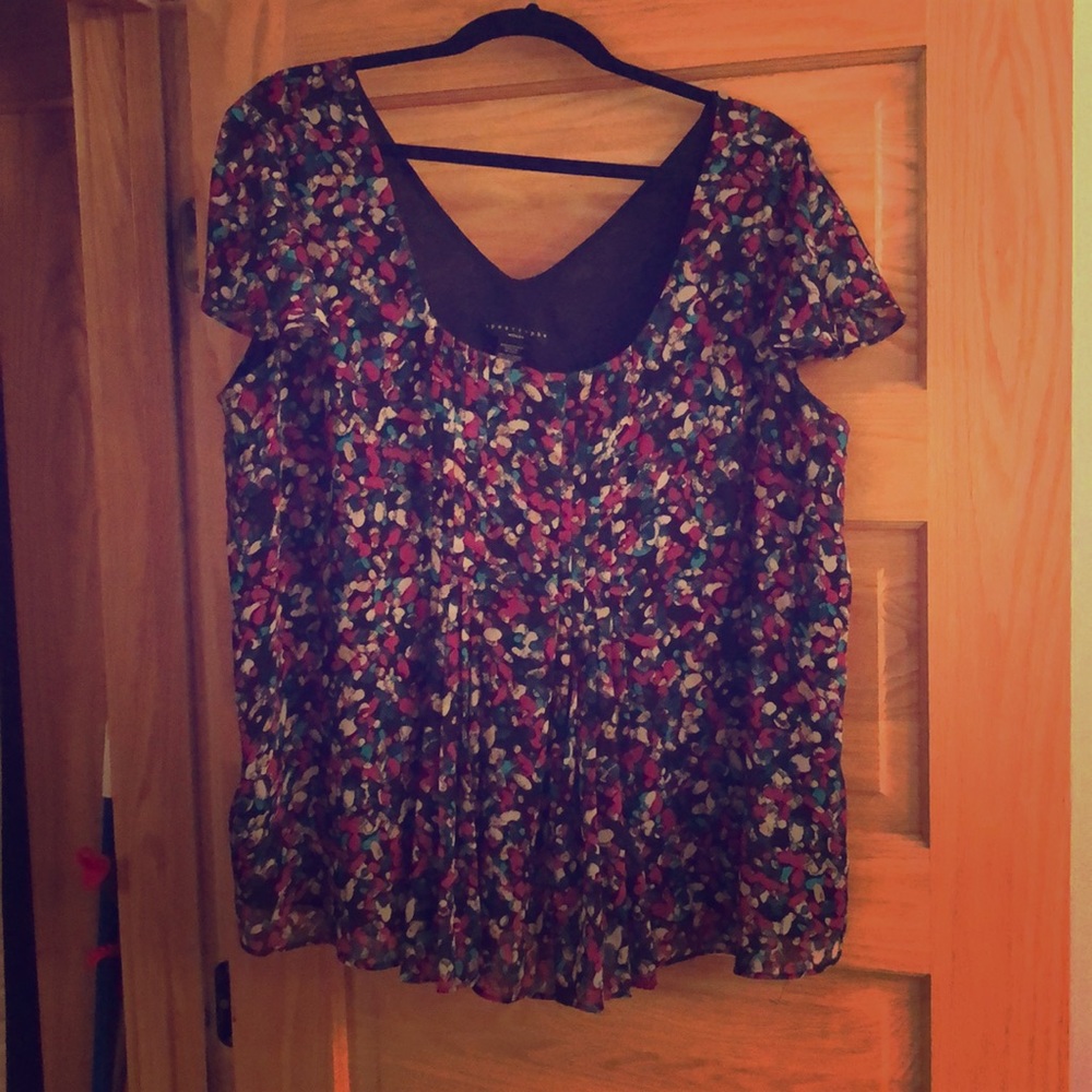 Women’s Apostrophe flowy blouse size 16-18W